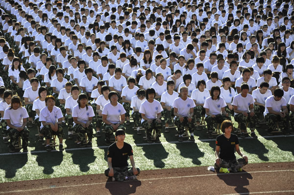 我院隆重举行2012级新生开学典礼