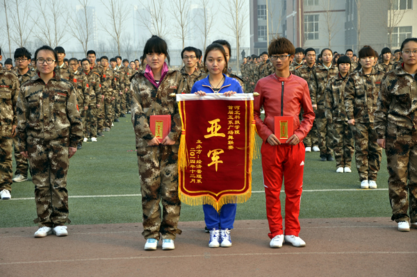 太阳集团tcy8722千名学子同跳广场舞