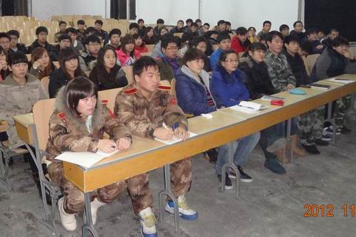 我系党支部组织学习党的十八大会议精神