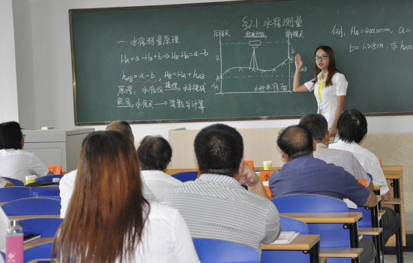 我系教师翟思敏获学院青年教师板书大赛第一名