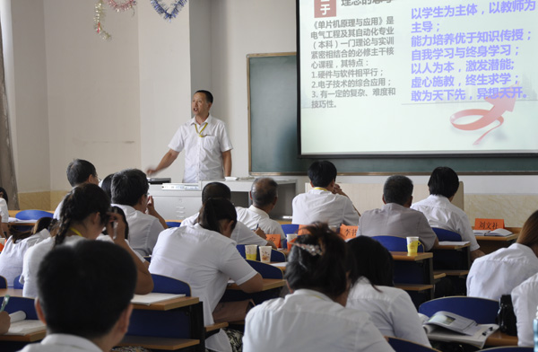 2015年暑期教职工培训系列报道之六 学院举办“说专业，说课程”竞赛