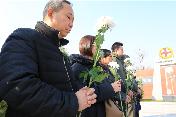 生命与日月同辉,爱心与天地共存