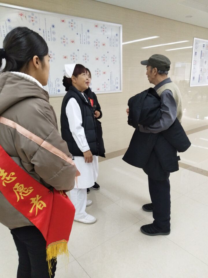 学习雷锋奉献他人，艺术学院学子积极志愿