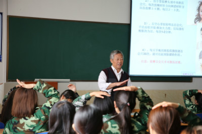 又逢重阳日，温暖送老人