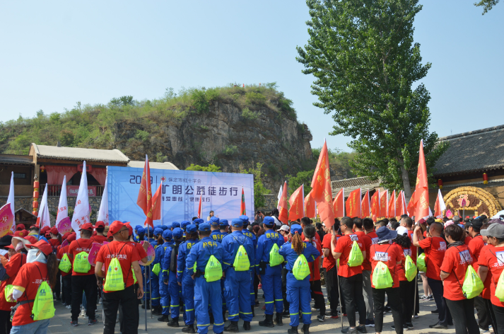 我校学生参加第三届保定市红十字会公益徒步行活动