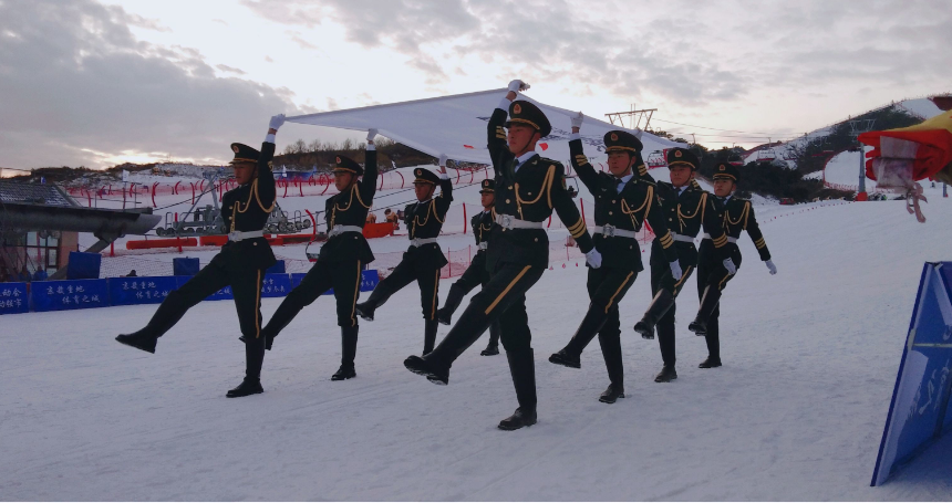 我校国旗班应邀参加保定市首届冰雪运动会并圆满完成开幕式升旗仪式