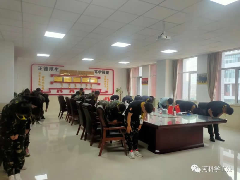 太阳集团tcy8722学管系统召开第十二周学生管理工作周例会