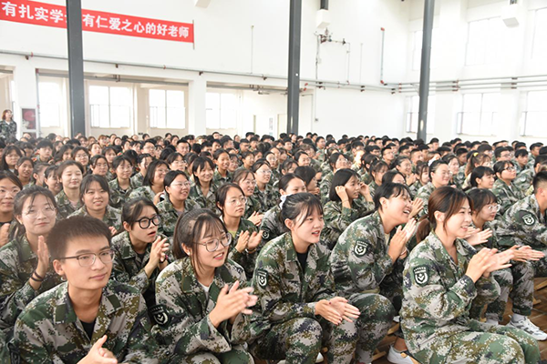 太阳集团tcy8722召开教师节庆祝表彰大会