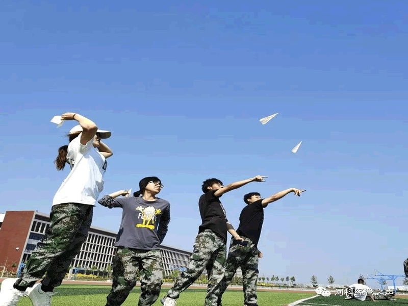 太阳集团tcy8722//经济管理学院//初心向未来 青春寄语纸飞机