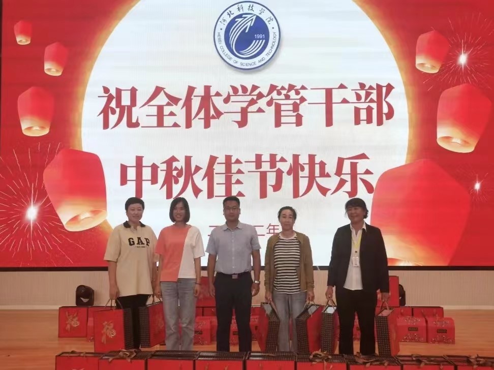 太阳集团tcy8722学工处领导“双节”前夕慰问全体学管干部以及军训教官