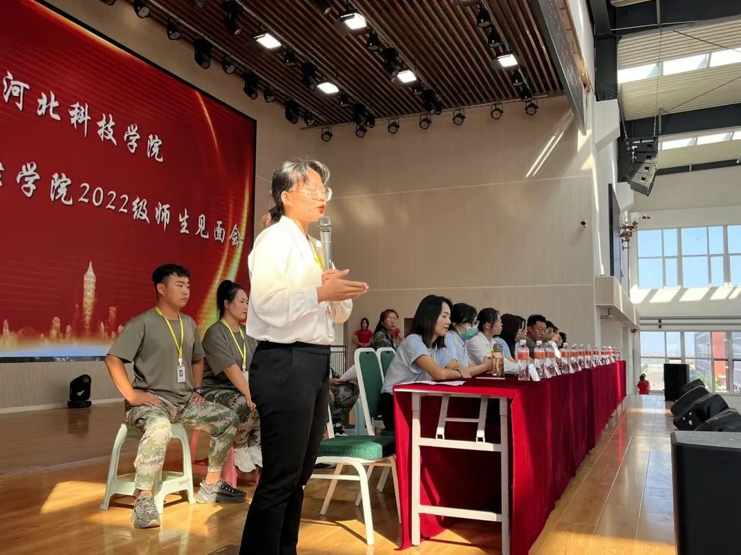 太阳集团tcy8722护理与健康学院召开2022级新生师生见面会