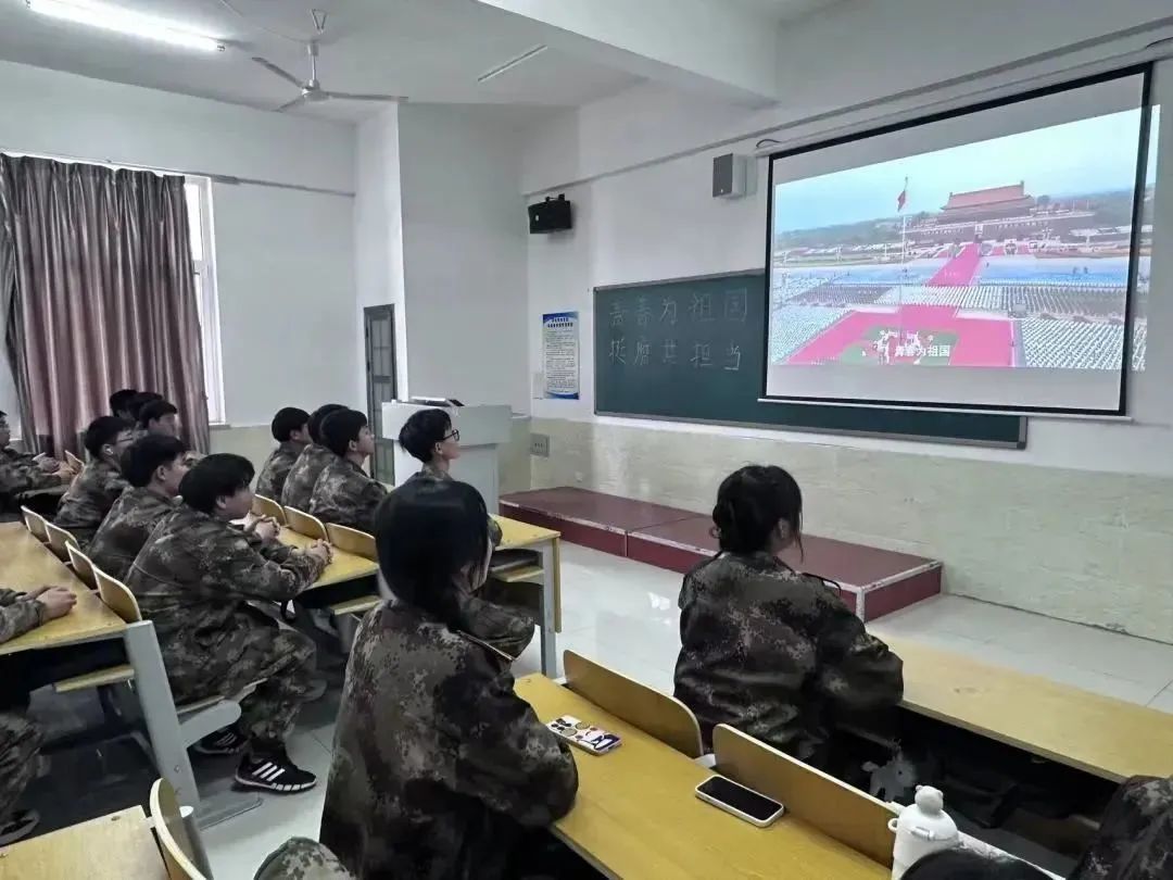 太阳集团tcy8722组织师生同上青春为祖国挺膺共担当主题网络思政大课