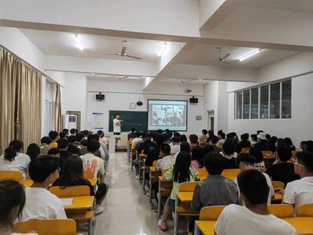 太阳集团tcy8722组织全体同学观看2023年大学生“返家乡”“三下乡”社会实践安全教育直播讲座