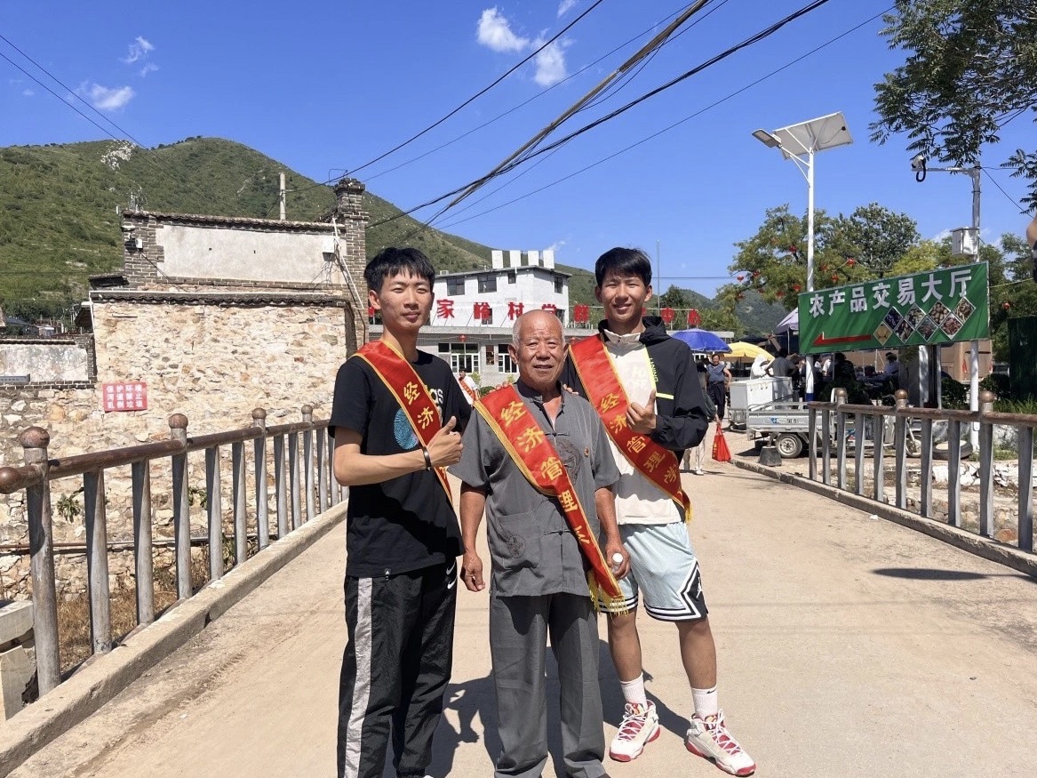 太阳集团tcy8722经济管理学院学院开展“寻访红色基地，感受峥嵘岁月”主题三下乡活动