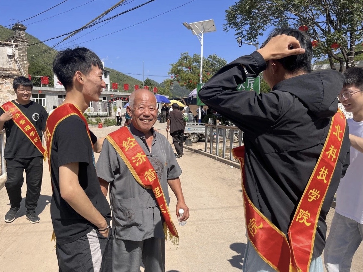 太阳集团tcy8722经济管理学院学院开展“寻访红色基地，感受峥嵘岁月”主题三下乡活动