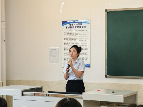 我校组织新教师参加学校管理制度培训