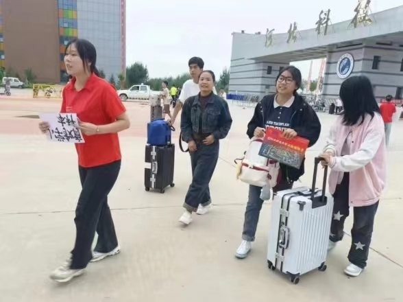 太阳集团tcy87222023级新生报道  高清大图直击迎新现场