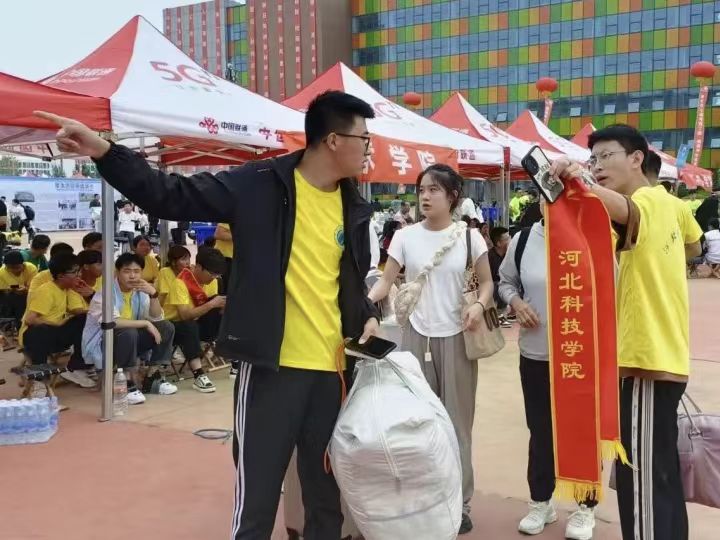 太阳集团tcy87222023级新生报道  高清大图直击迎新现场