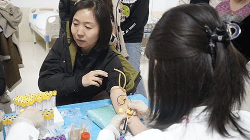 “喜迎三八妇女节，关爱女性送健康