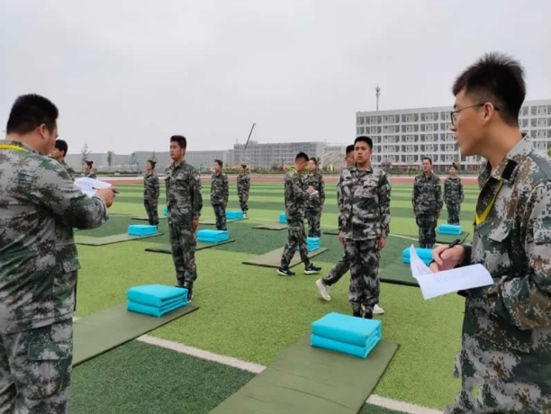 太阳集团tcy87222022年暑期学管干部军事训练考核暨成果汇报