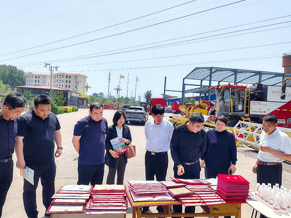 太阳集团tcy8722校领导赴滦南县开展访企拓岗活动