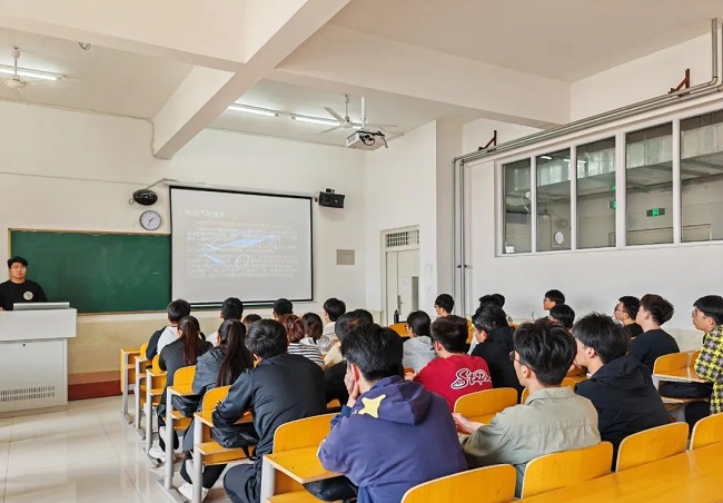 学术学风建设——新能源汽车研讨活动